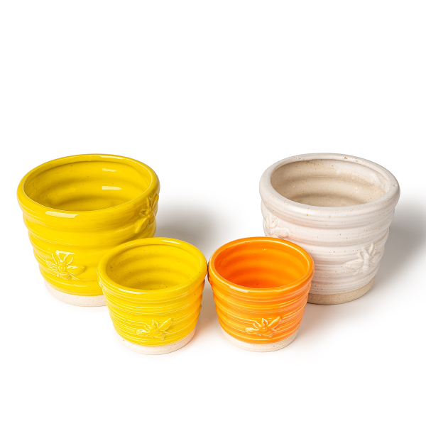 Norite patobulinti savo erdvę ir dovanų patirtį? Išbandykite šį bičių vaško keramikos indelį su žaviomis bičių detalėmis!