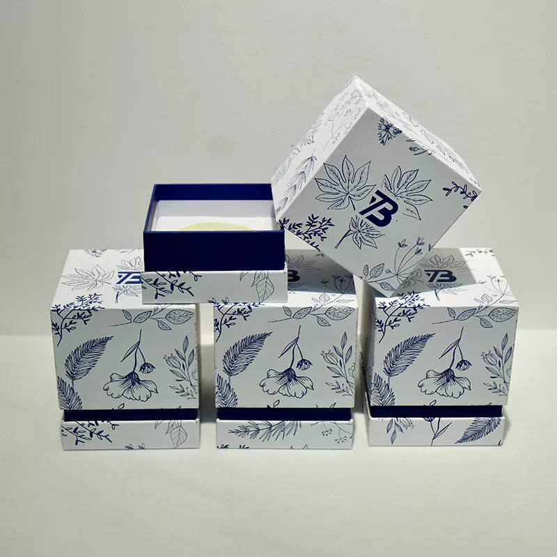 Pasirinktinės kvepalų rankų darbo dovanų dėžutė