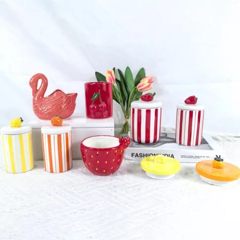 Gėlių ir vaisių formos keramikos žvakidės laikiklis