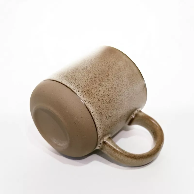 Paprastas modernus keramikinis kelioninis puodelis